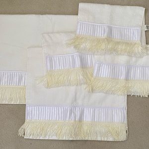 Brand new towel set